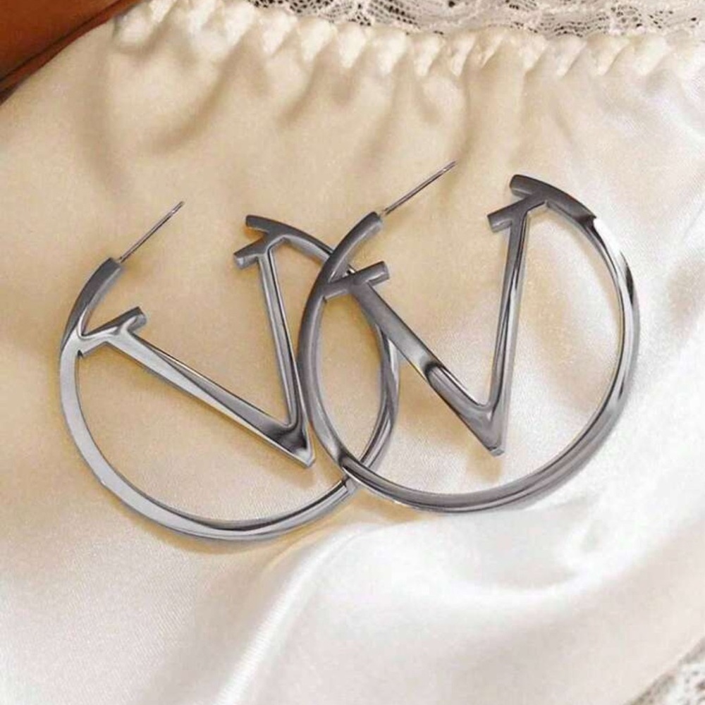 Silver Circle V Hoop Earrings – Modern Statement Style